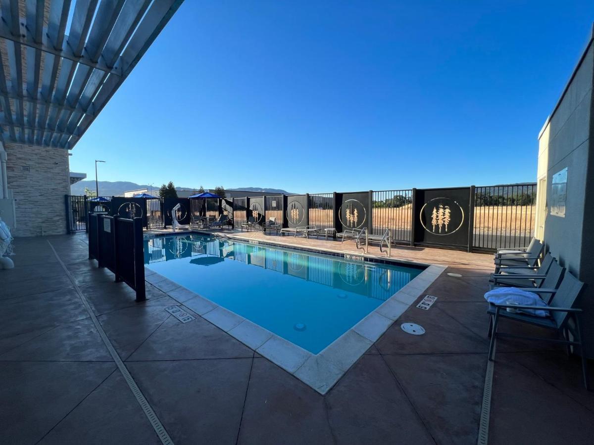 Holiday Inn Express & Suites - Ukiah By Ihg Esterno foto