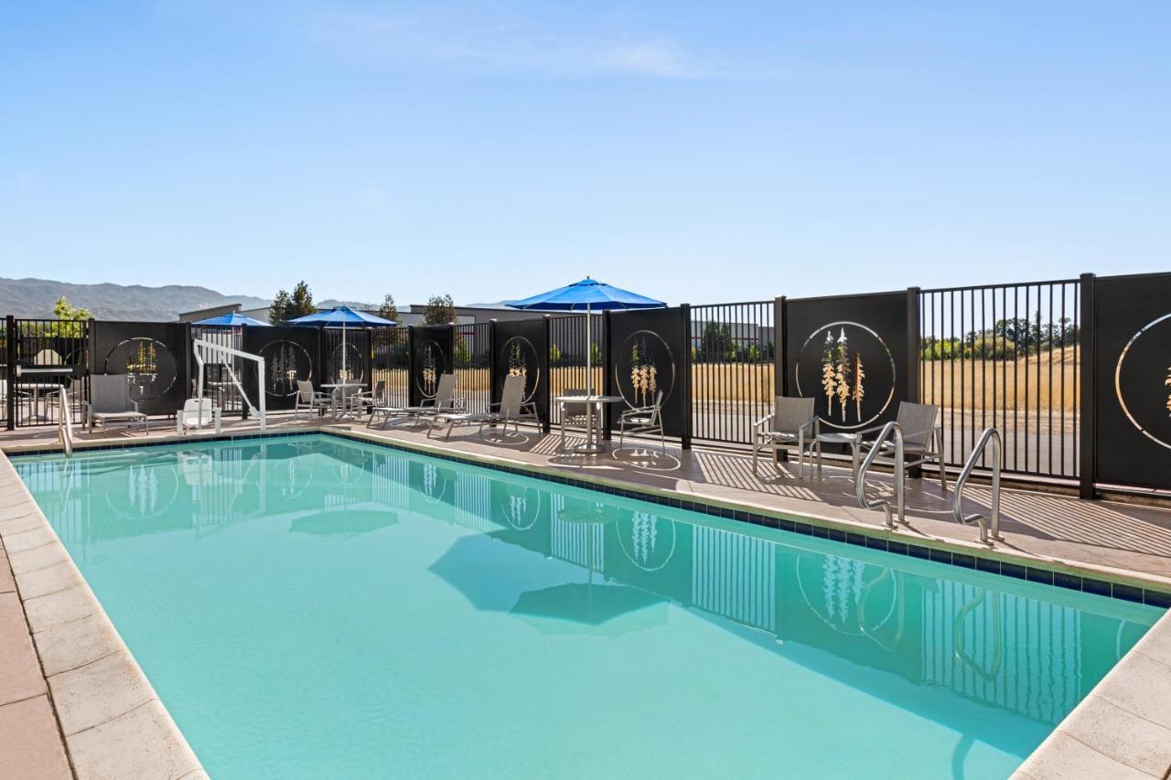 Holiday Inn Express & Suites - Ukiah By Ihg Esterno foto