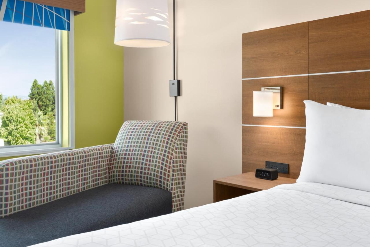 Holiday Inn Express & Suites - Ukiah By Ihg Esterno foto
